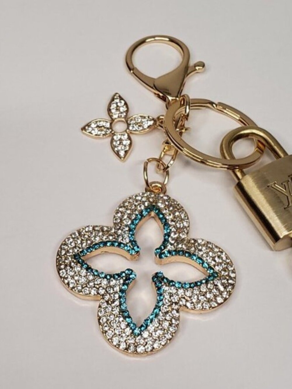 Authentic LV Gold Padlock & Key 🔑 Bag Charm / Unbranded Flower Keychain Combo - Picture 7 of 8